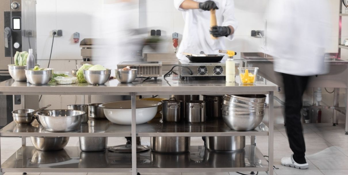 Consejos para optimizar el diseño de cocinas profesionales y mejorar la productividad